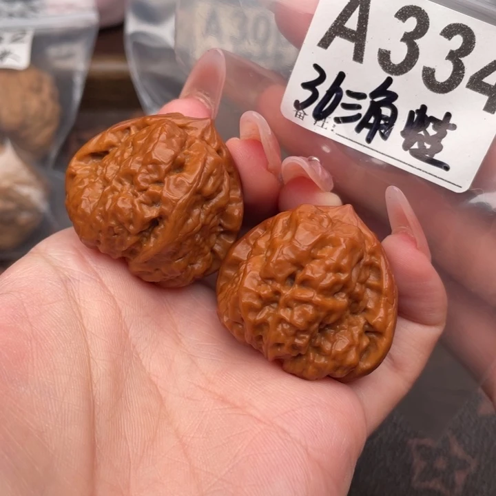 36四开背箭毒蛙文玩核桃