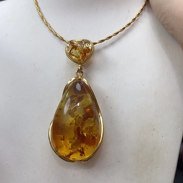 银S925镶嵌颈饰琥珀吊坠