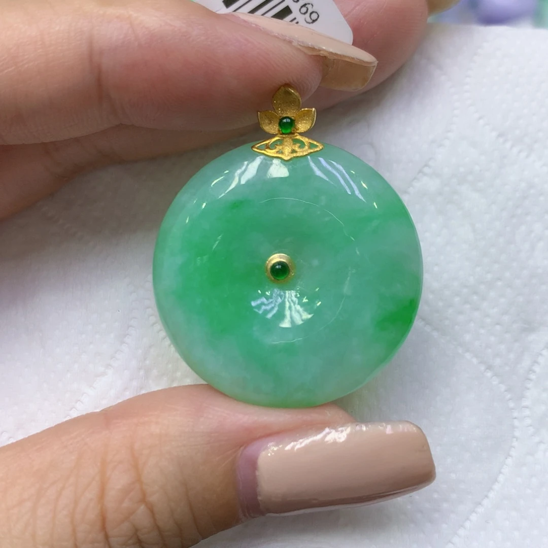 颈饰18K金镶嵌翡翠七***凳