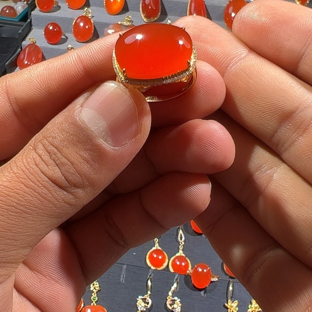 南红玛瑙18K金镶嵌戒指