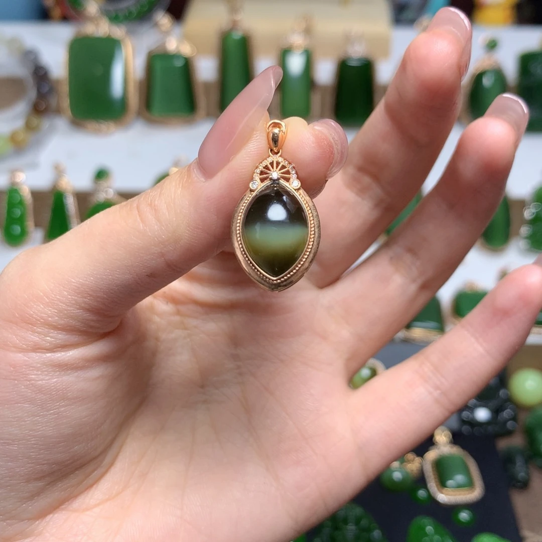 和田玉（碧玉）吊坠18K金镶嵌