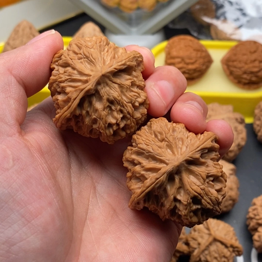 文玩核桃把件?****?红皮苹果