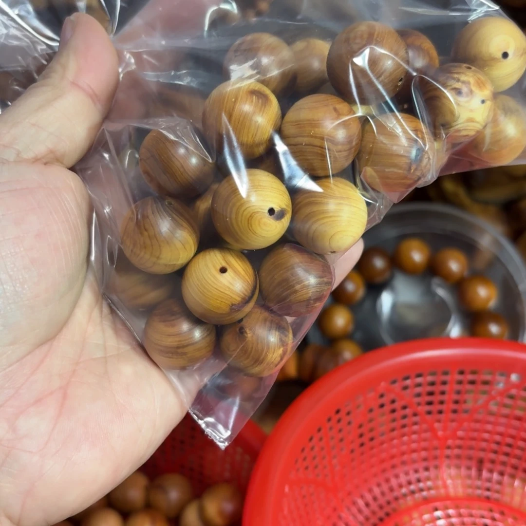 柏木（崖柏）用****2太行崖柏2.0碳化33颗