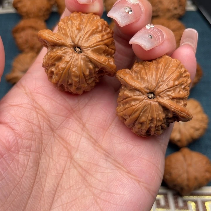 文玩核桃吊坠35血麒麟，福利。