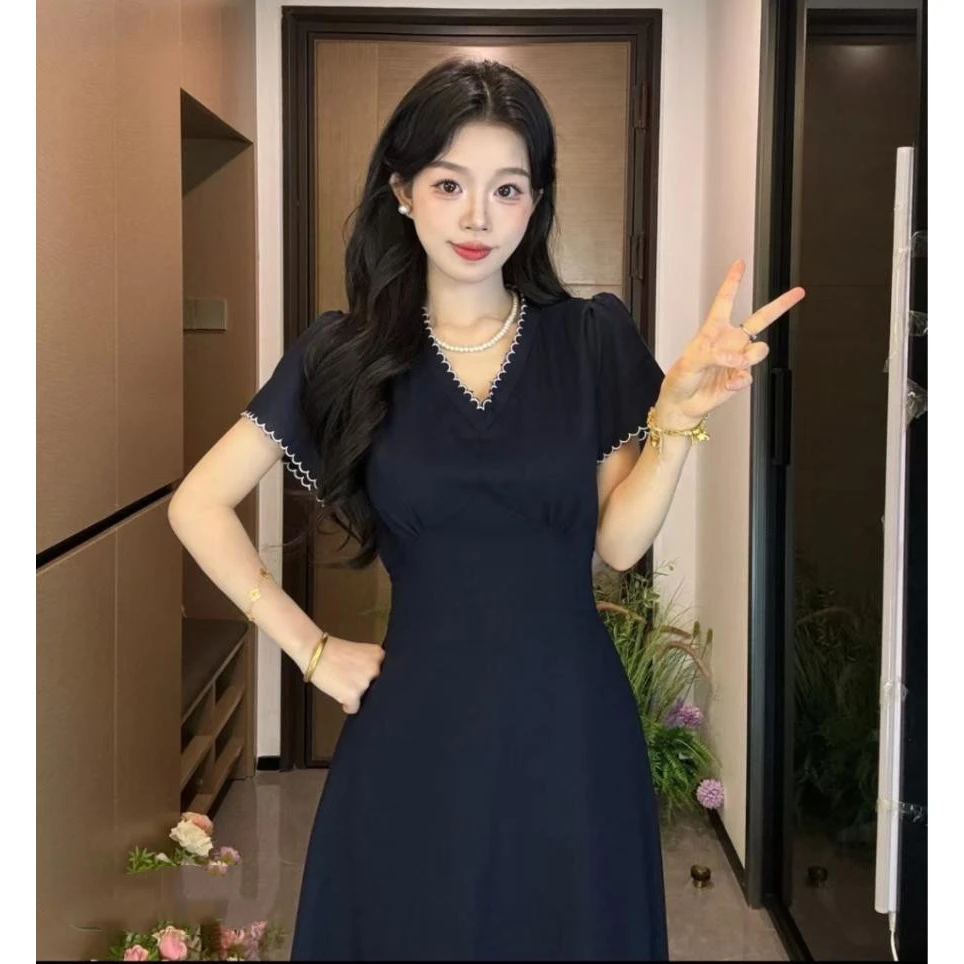 法式深蓝色赫本风连衣裙女2025年夏季新款气质收腰显瘦设计感长裙