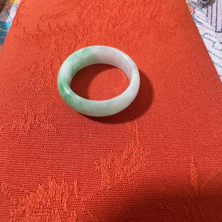 翡翠未镶嵌颈饰价格美丽漂亮漂亮