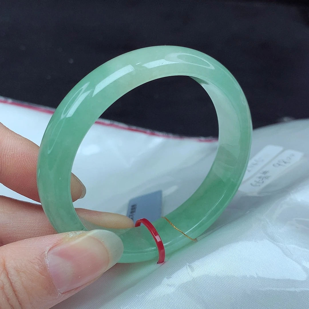 翡翠手镯未镶嵌55贵145