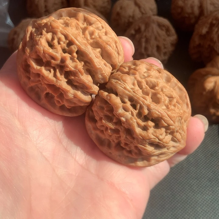 文玩核桃吊坠文玩核桃野牛全品红皮果41尺