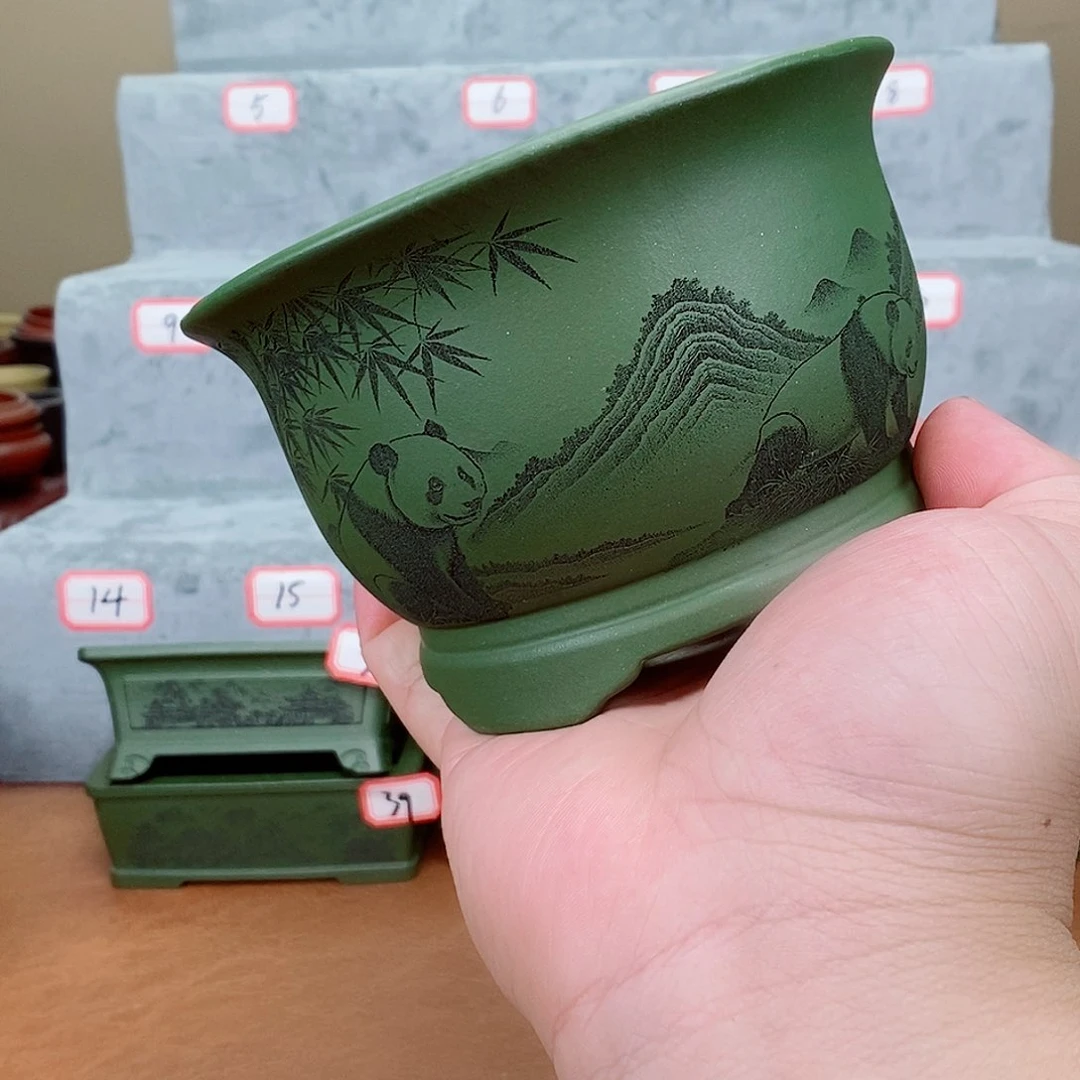 紫砂花盆我在看书