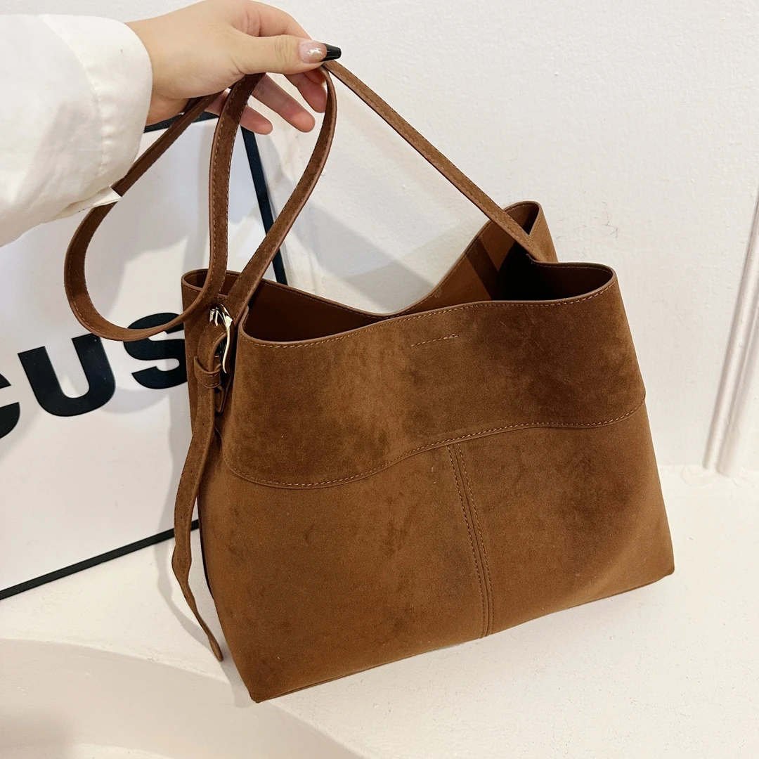 秋冬女包磨砂水桶包2024欧美时尚复古大容量单肩斜挎包新款子母包