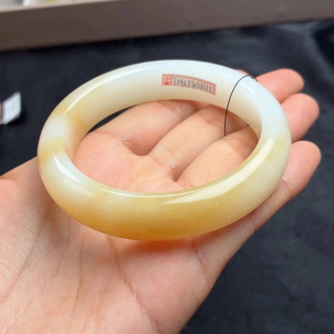 和田玉未镶嵌手镯糖白57圈