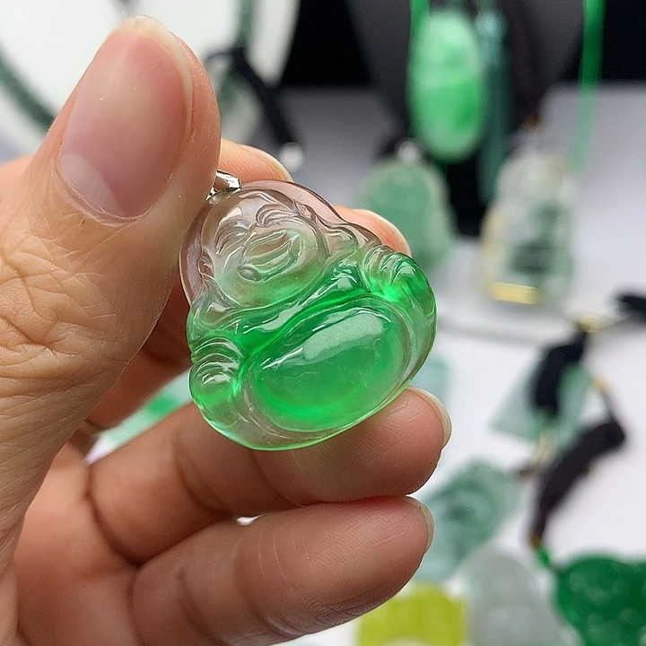 翡翠未镶嵌吊坠(赠链)