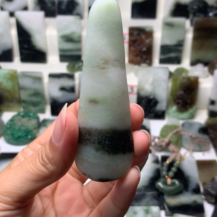 独山玉未镶嵌颈饰