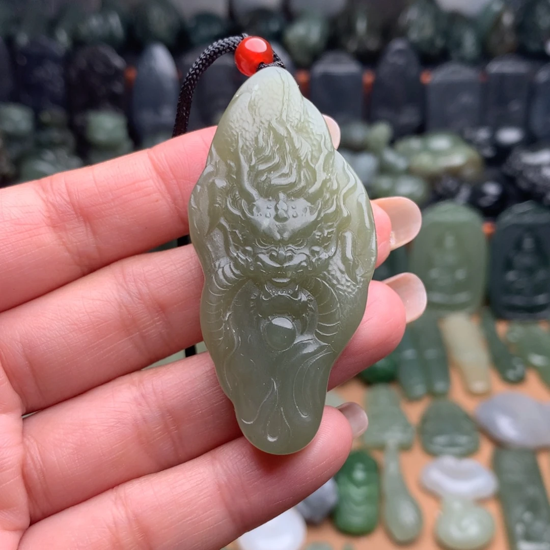 颈饰未镶嵌和田玉挂件22（有包容）