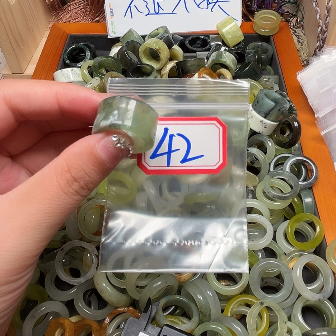 月***初未镶嵌蛇纹石玉珠宝奇石