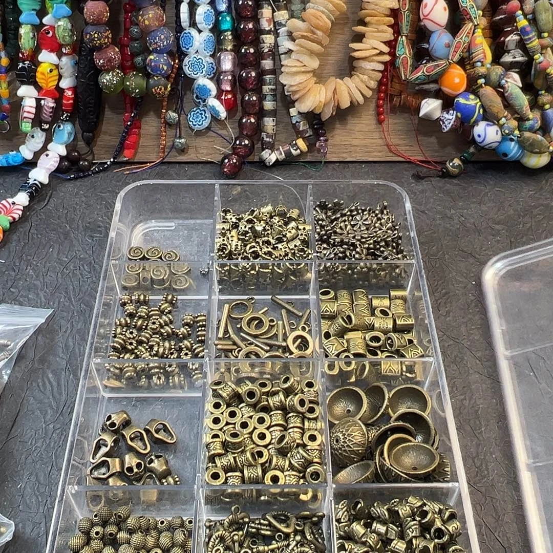 琉璃非金属黄铜色藏yin0.25一克