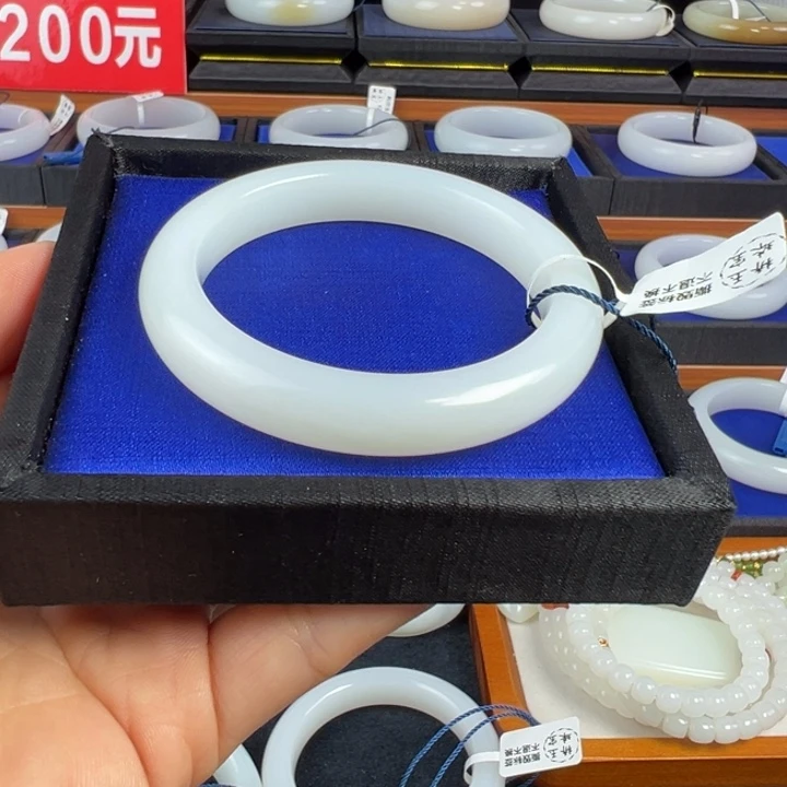 和田玉未镶嵌手镯