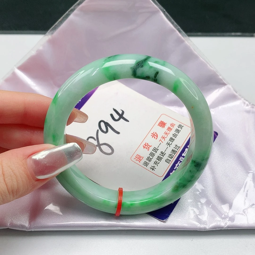 翡翠手镯未镶嵌翡翠手镯