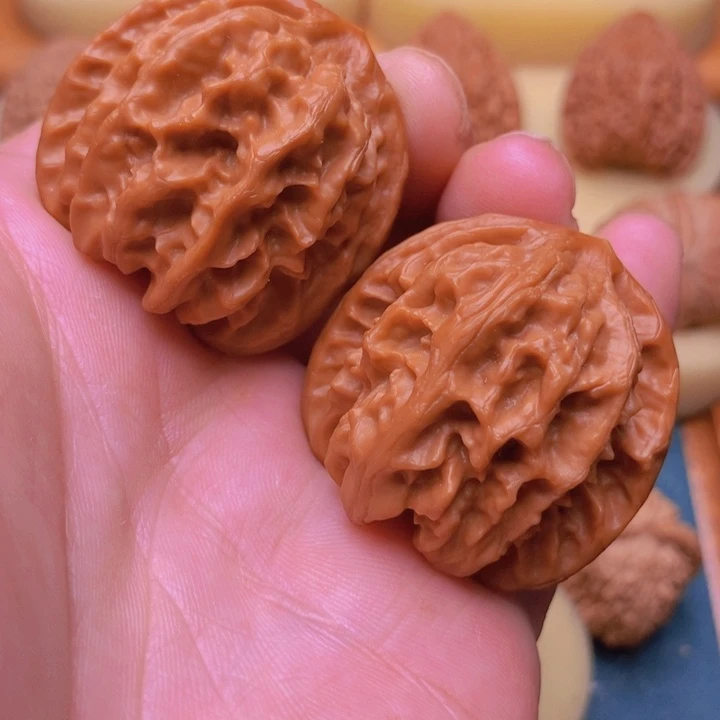 文玩核桃把件38大凹底曹大龙