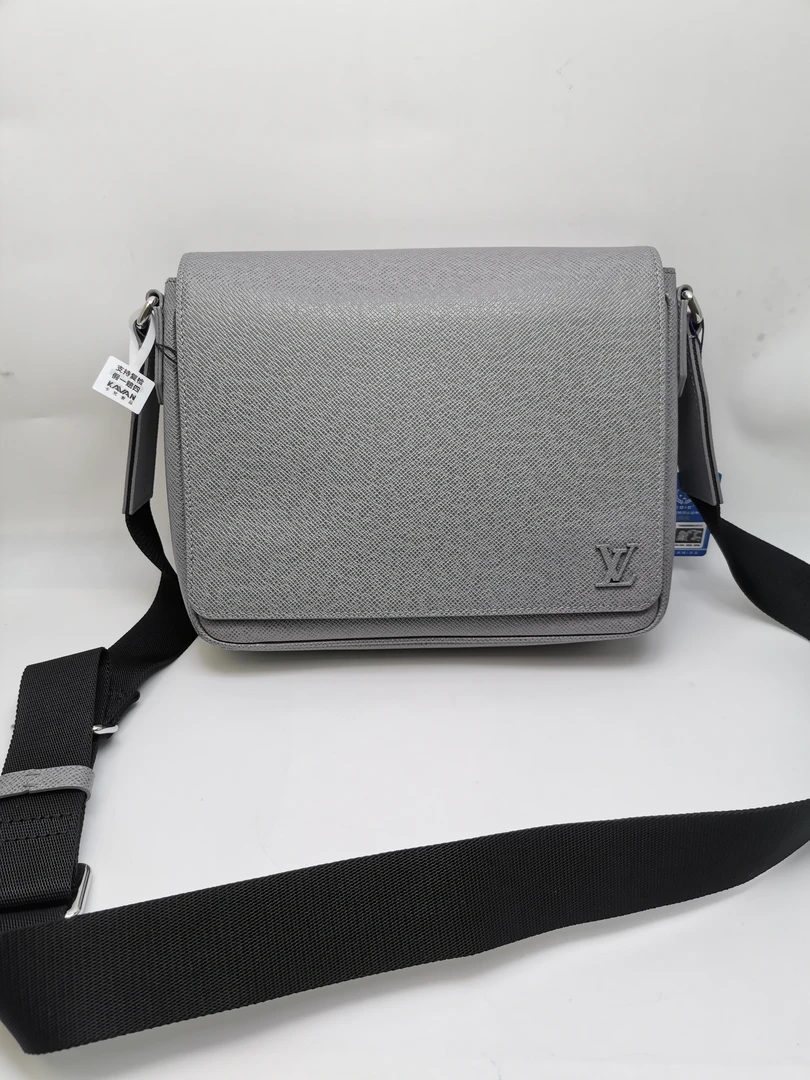 99新 LouisVuitton/路易威登 17997 LV灰色全皮翻盖斜挎包