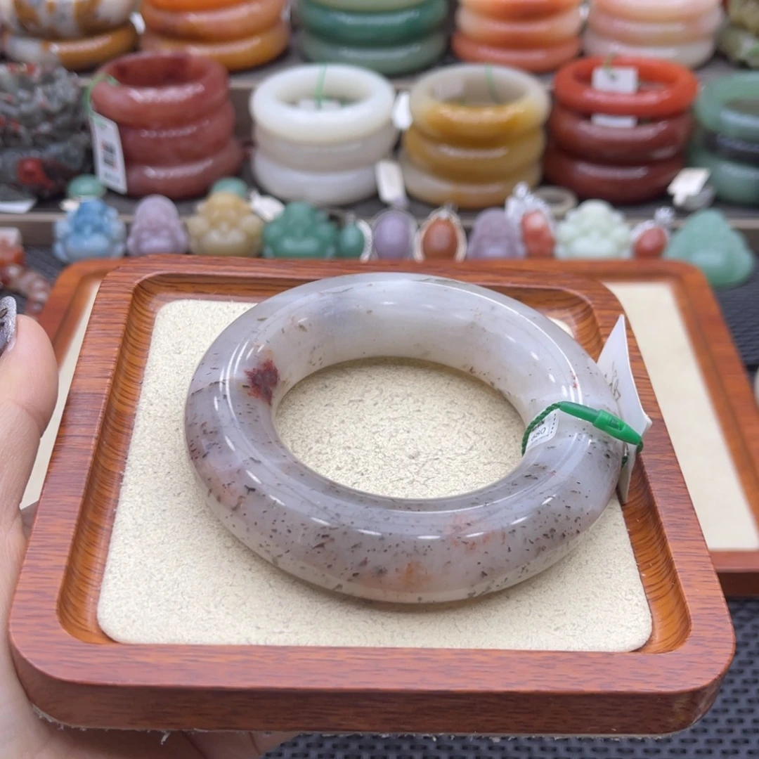 石英岩玉未镶嵌手镯