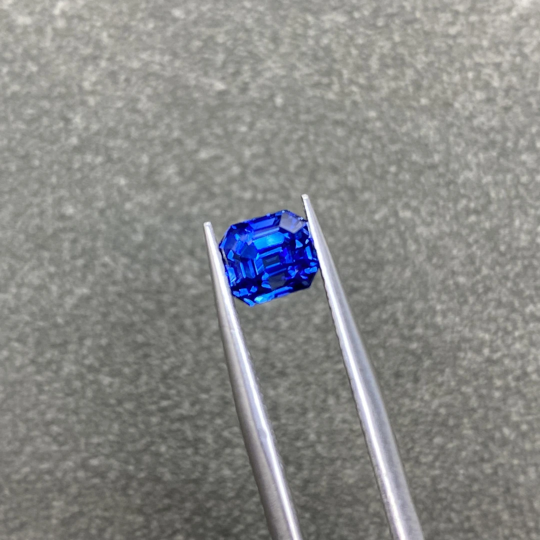 天然Vb明亮皇家蓝蓝宝石1.61ct全净无瑕火彩璀璨AIGS证高性价比