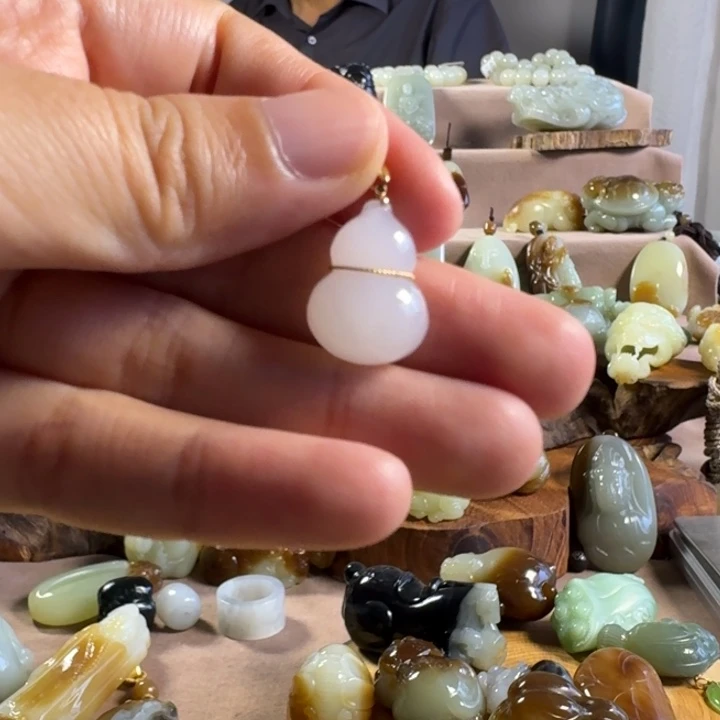 和田玉（糖玉）未镶嵌颈饰