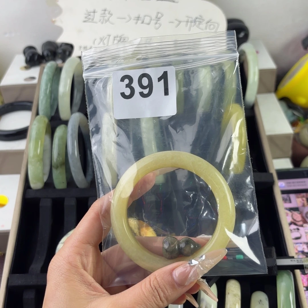 蛇纹石玉未镶嵌手镯似**青
