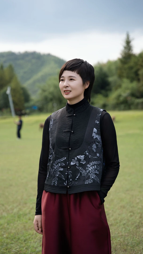 小董服饰2025Q001G秋冬新款百搭潮流名族风复古新中式立领马甲