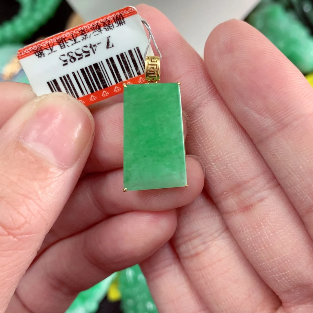 颈饰18K金镶嵌翡翠