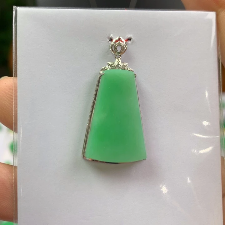 颈饰18K金镶嵌翡翠翡翠吊坠