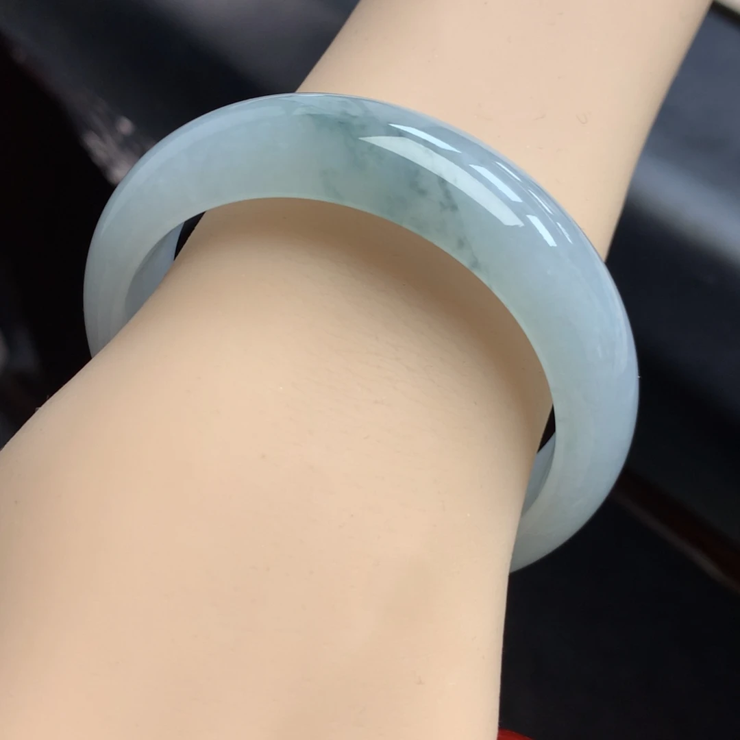翡翠未镶嵌手镯轮胎