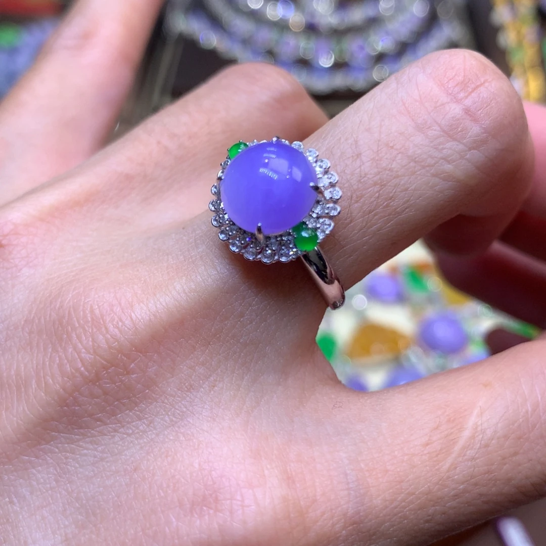 h***e翡翠18K金镶嵌颈饰