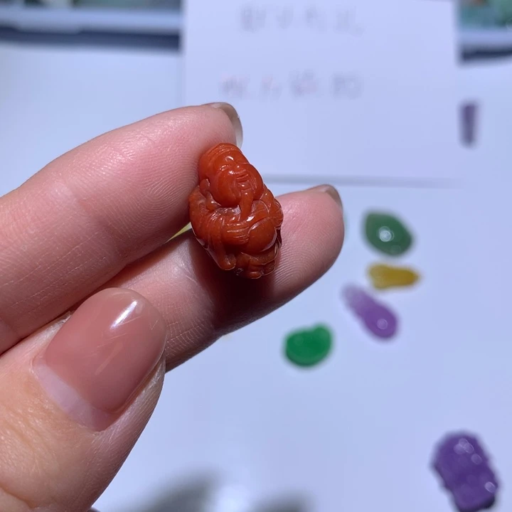 翡翠未镶嵌颈饰财神