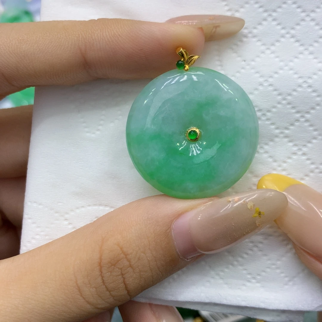 翡翠18K金镶嵌颈饰