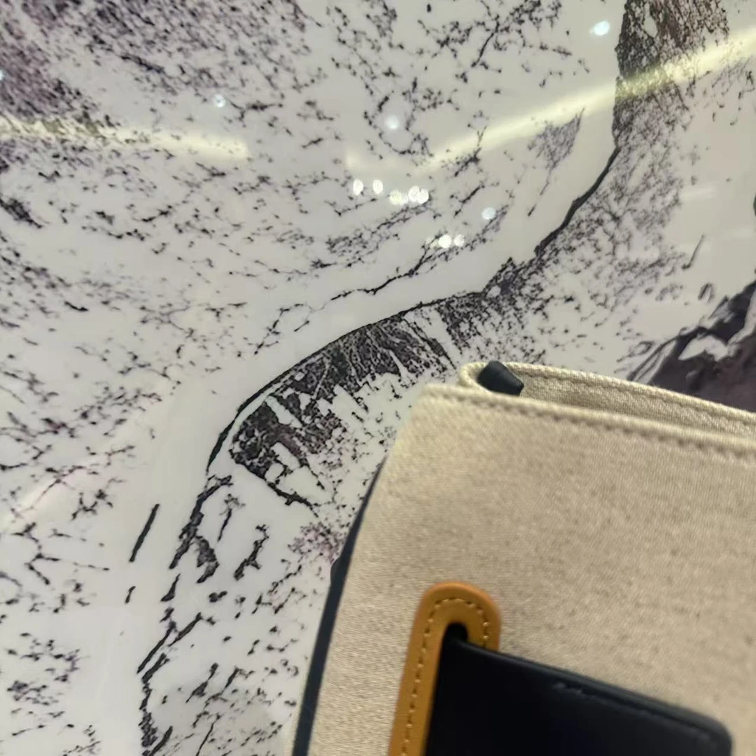 「白茶戚风」拼色卡扣托特包