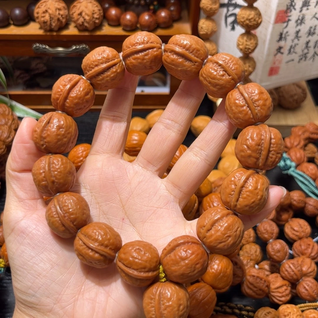 吊坠桃核不****李光头一道筋