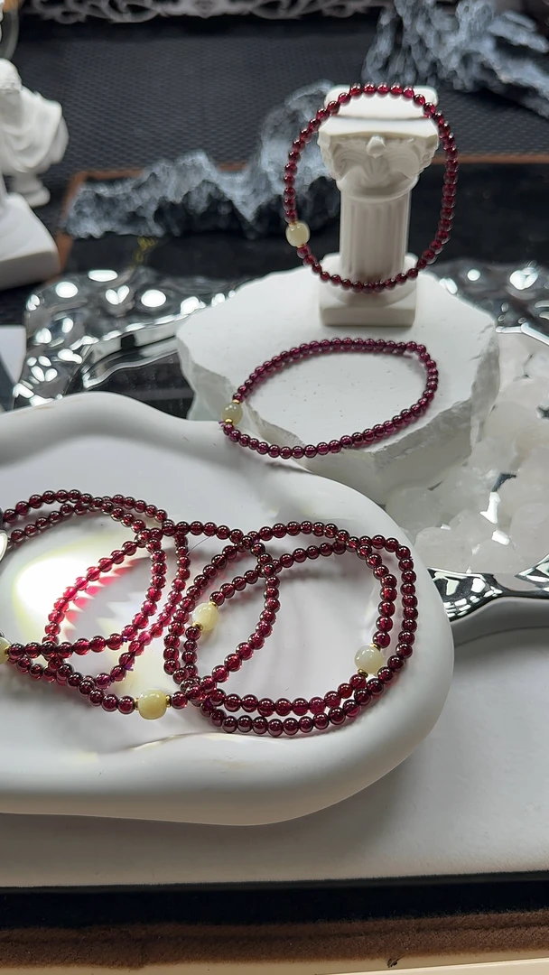 《老猪严选》QT055天然石榴石手链和田玉配珠约4mm多样性发其一