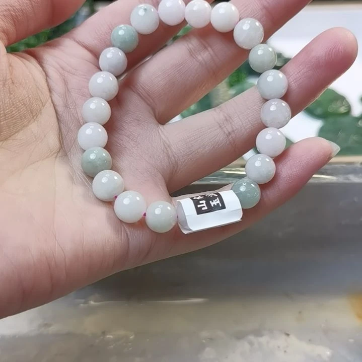 翡翠未镶嵌手链卡8的手串