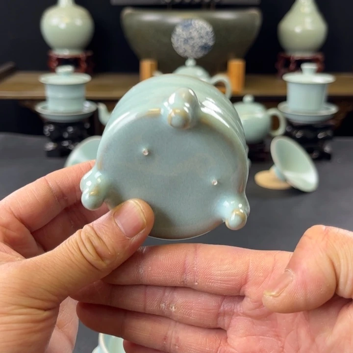 杯天青釉三足主人杯微瑕捡漏