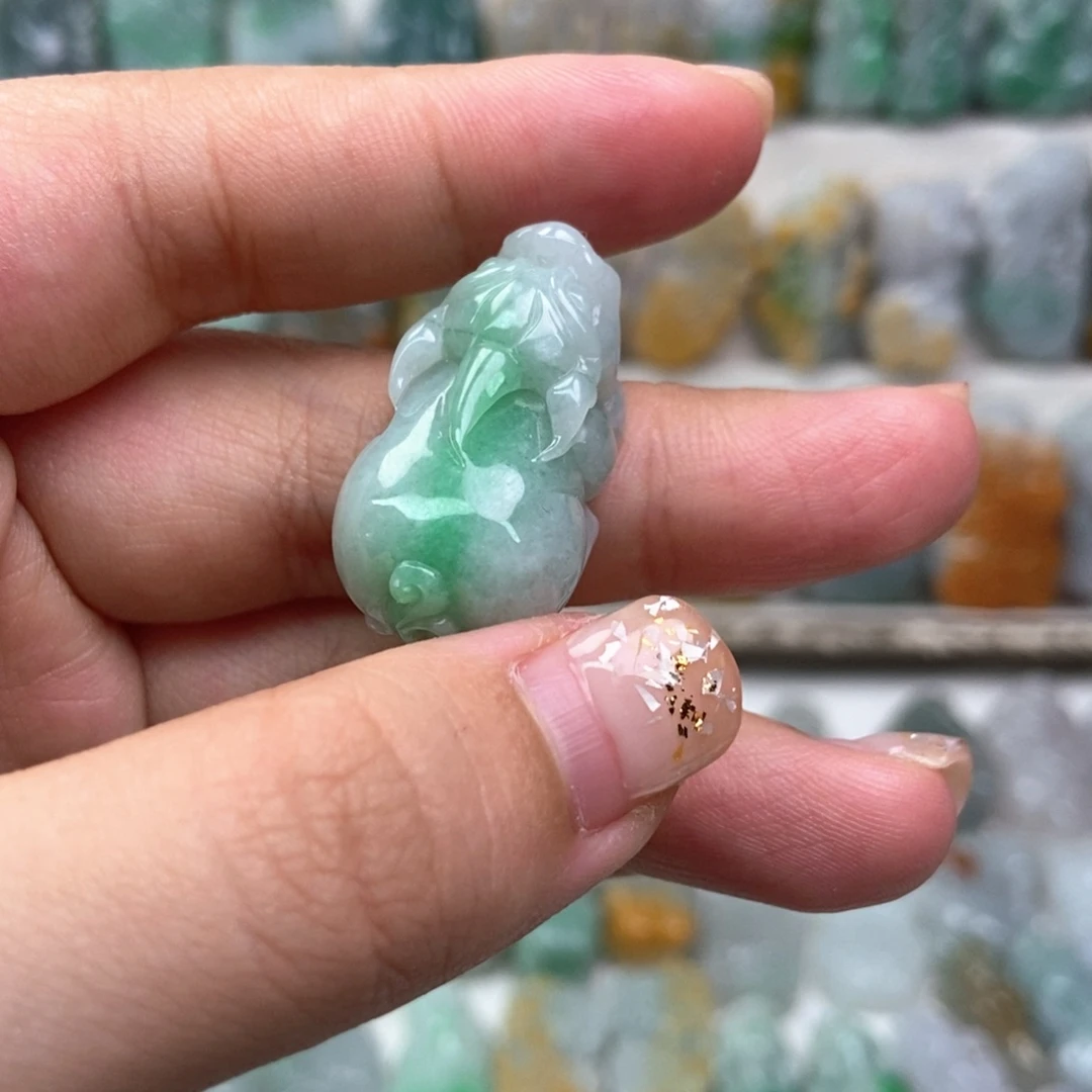 翡翠未镶嵌吊坠(赠链)
