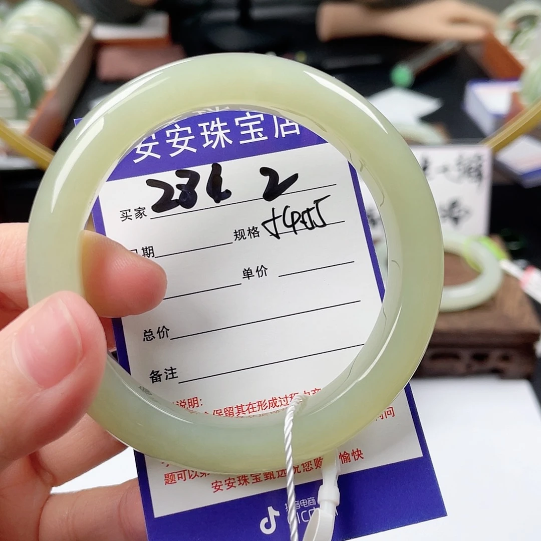 和田玉手镯未镶嵌