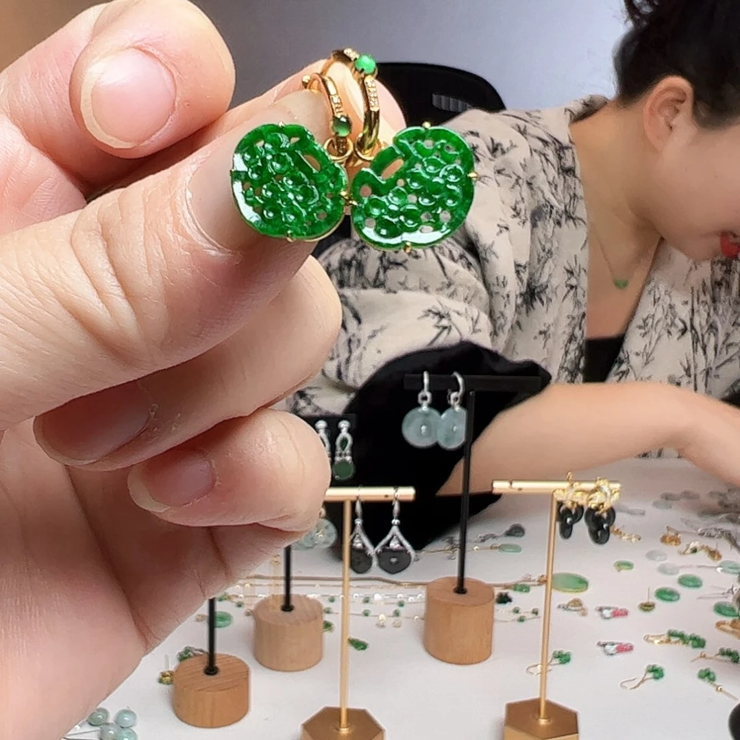 翡翠18K金镶嵌耳饰天然翡翠