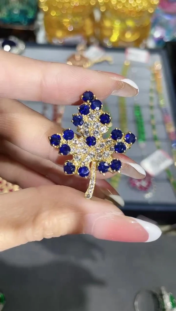 18K金镶嵌天然蓝宝石吊坠胸针