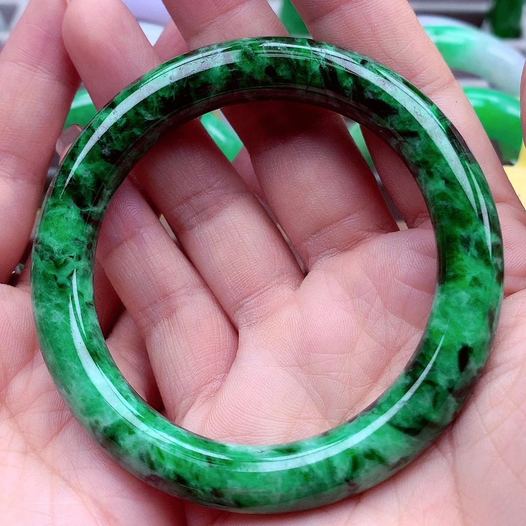 翡翠手镯未镶嵌翡翠