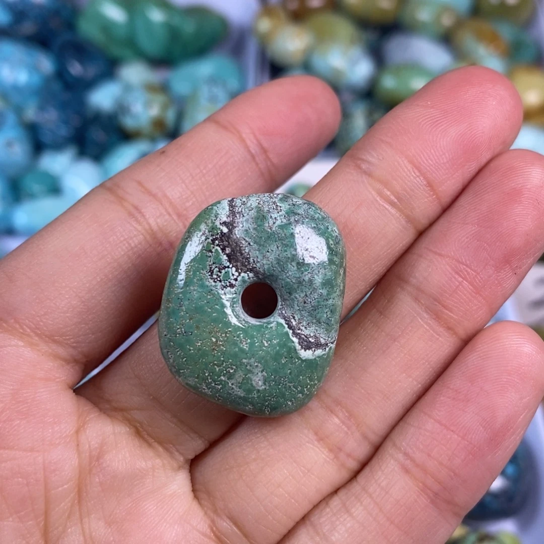 绿松石未镶嵌颈饰