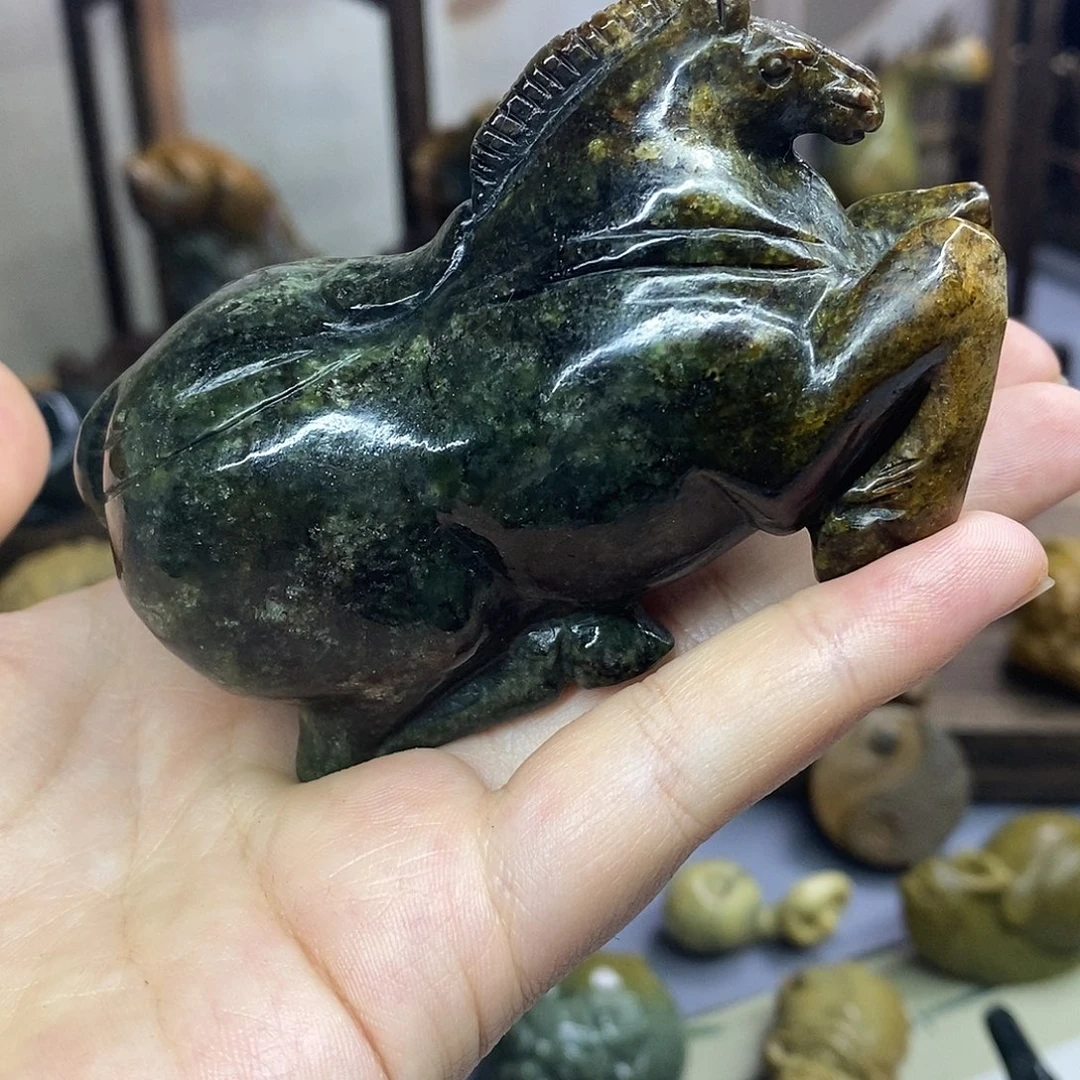 未镶嵌岫岩河磨玉（透闪石质玉）把件