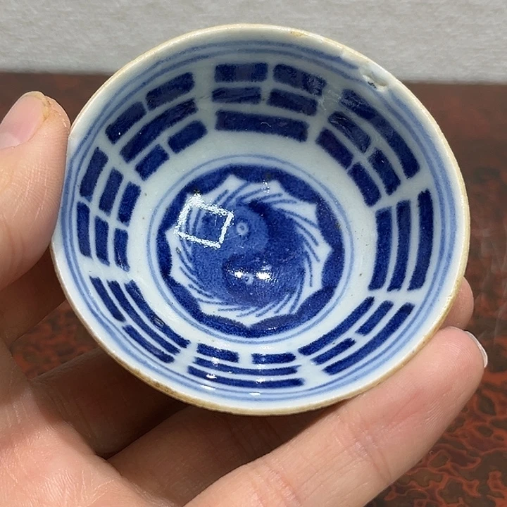 国***瓷片精美的陶瓷摆件，……