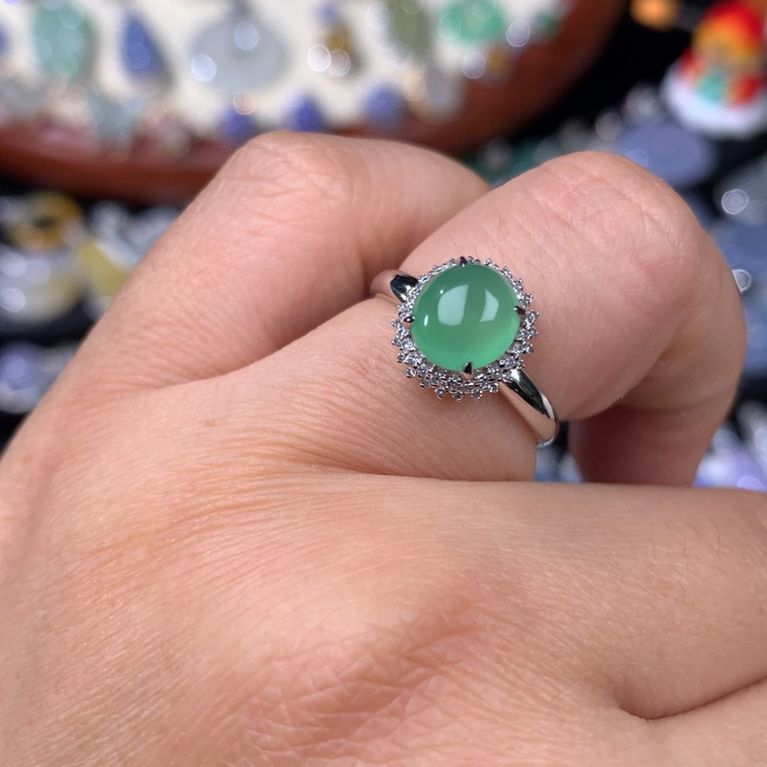 翡翠戒指18K金镶嵌蛋面戒指