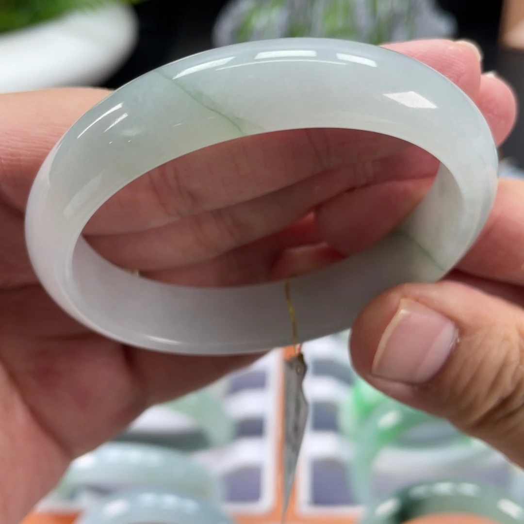 翡翠手镯未镶嵌贵妃